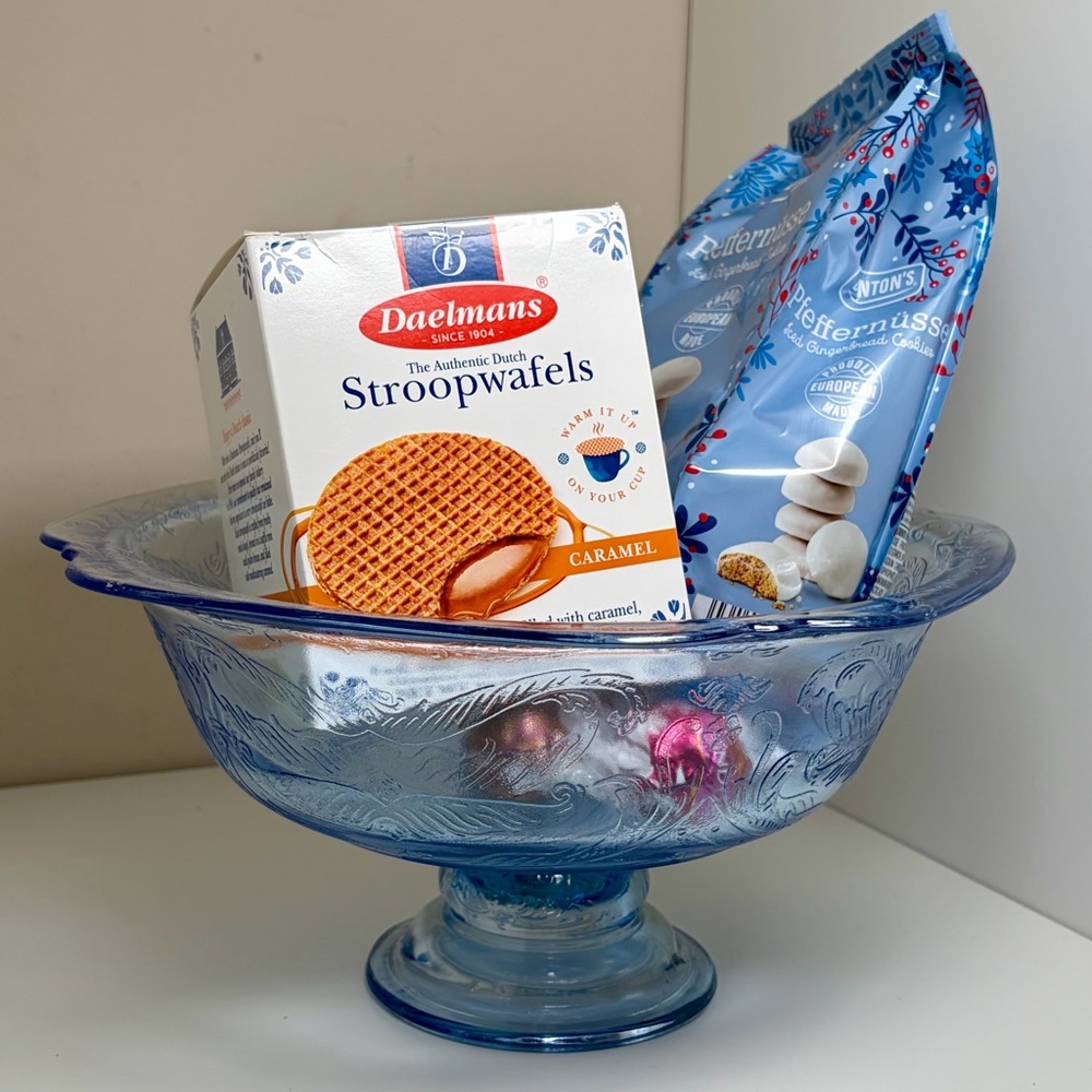 Blue Madrid Federal Glass Co. Large Fruit Bowl Depression Glass UV Reactive